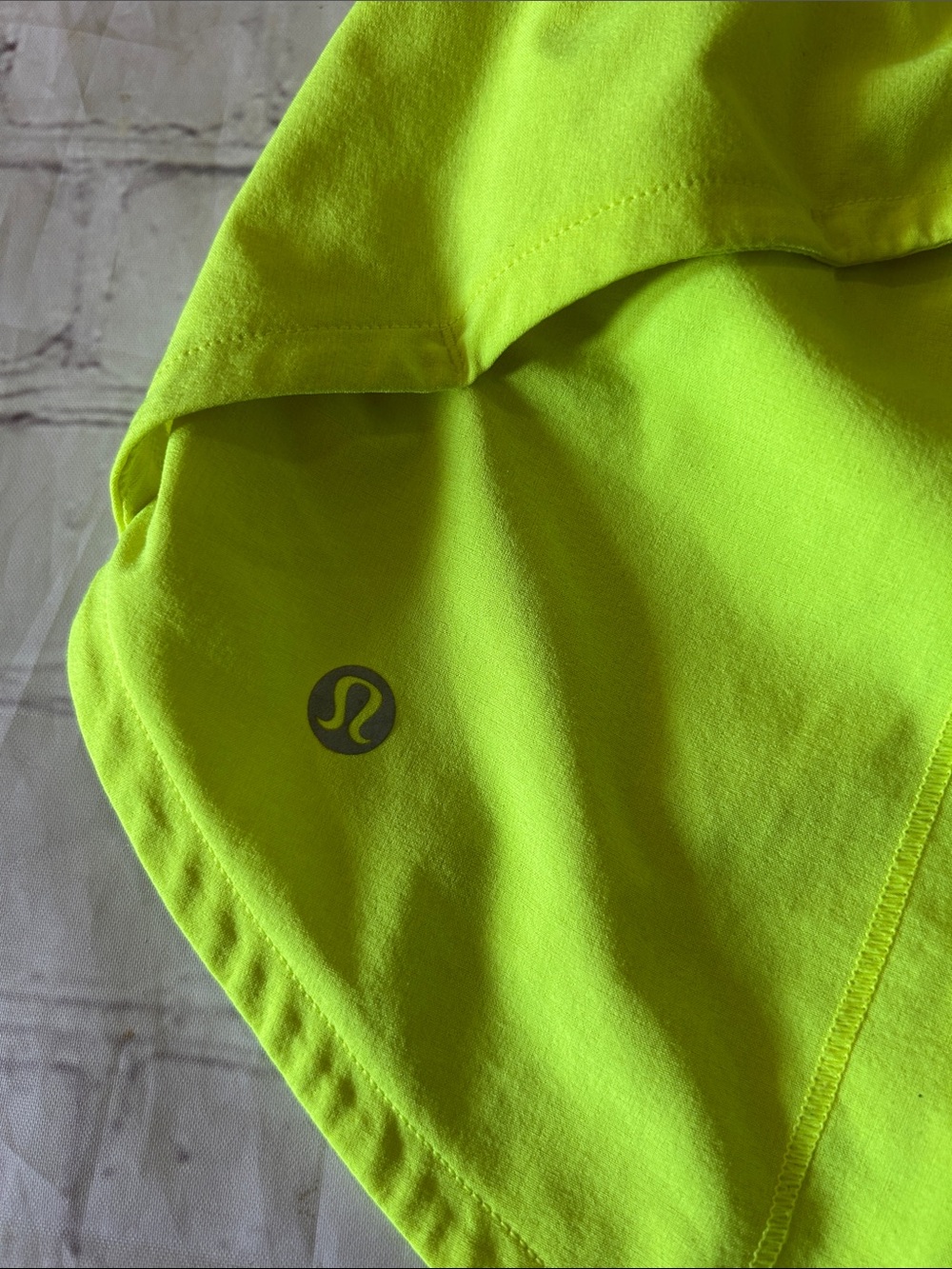 Lululemon Speed Up Mid-rise 4” Highliter Yellow Neon Running Short Size 2 XS - Picture 5 of 7